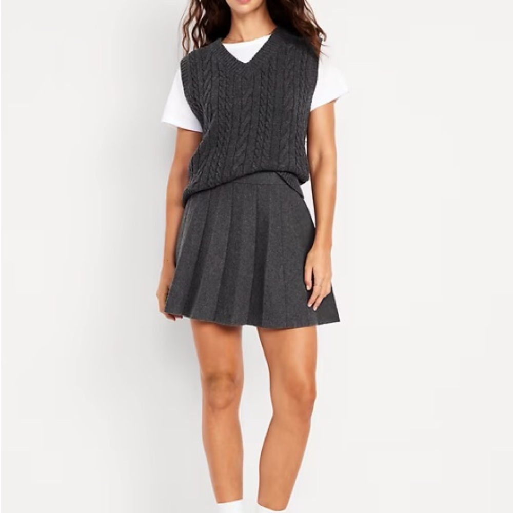 Old Navy Dark Gray Pleated Mini Sweater Skirt